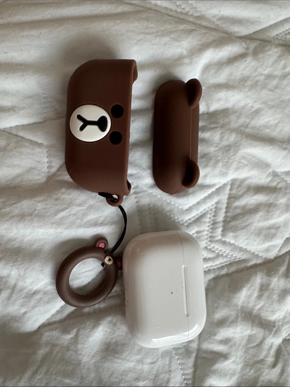 Apple Aipods with Brown Bear Silicone AirPods Case with Ring